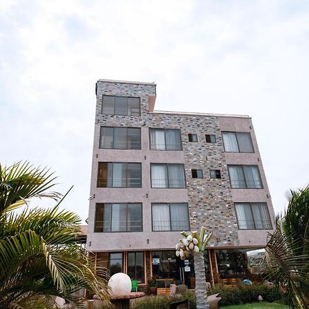 Plus 33 Hotel Nungua Bagian luar foto