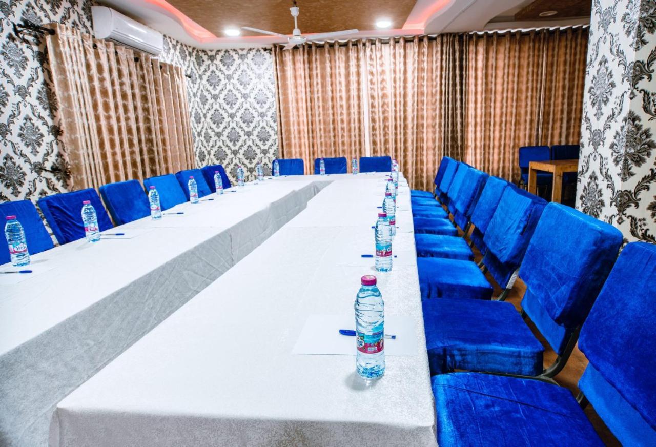 Plus 33 Hotel Nungua Bagian luar foto
