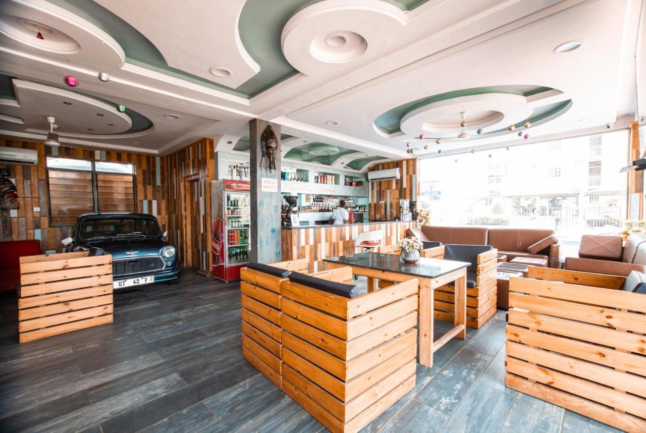 Plus 33 Hotel Nungua Bagian luar foto