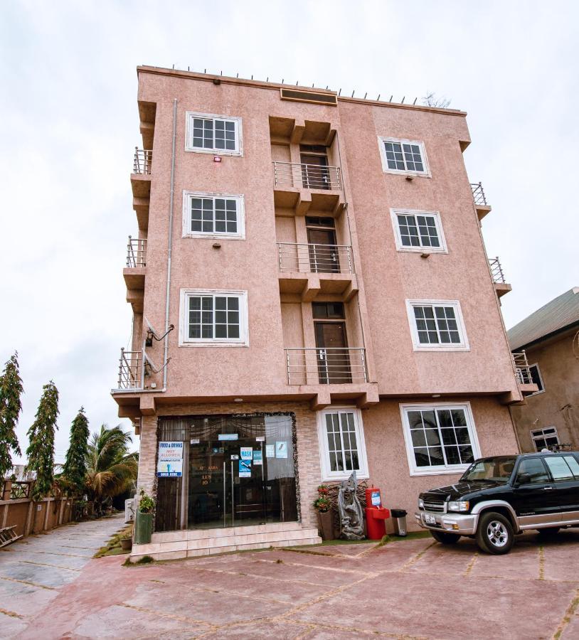 Plus 33 Hotel Nungua Bagian luar foto