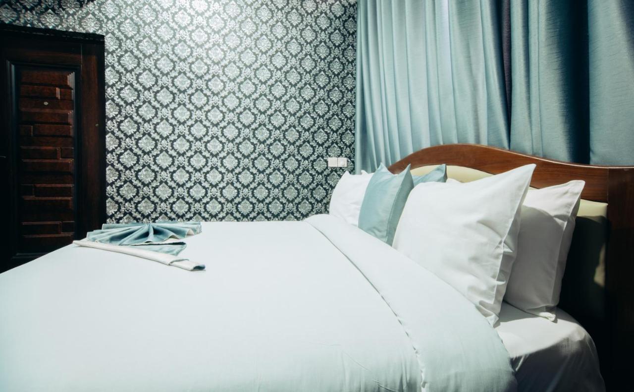 Plus 33 Hotel Nungua Bagian luar foto