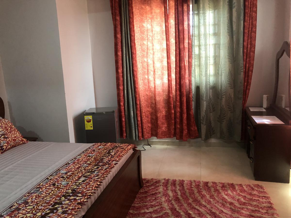 Plus 33 Hotel Nungua Bagian luar foto