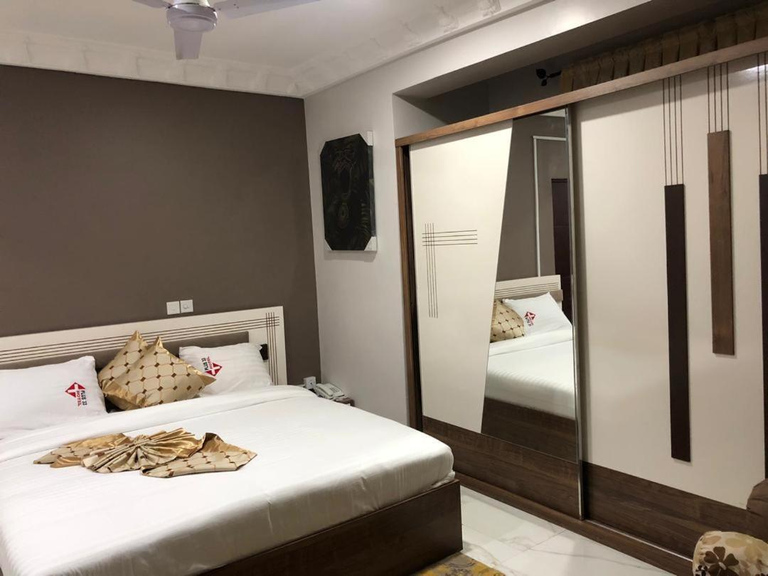 Plus 33 Hotel Nungua Bagian luar foto