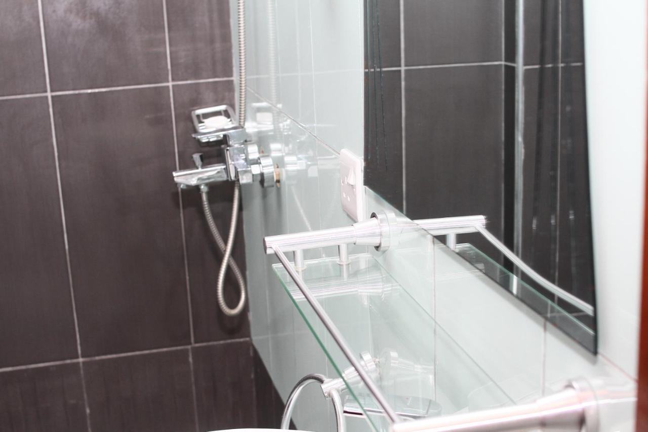 Plus 33 Hotel Nungua Bagian luar foto