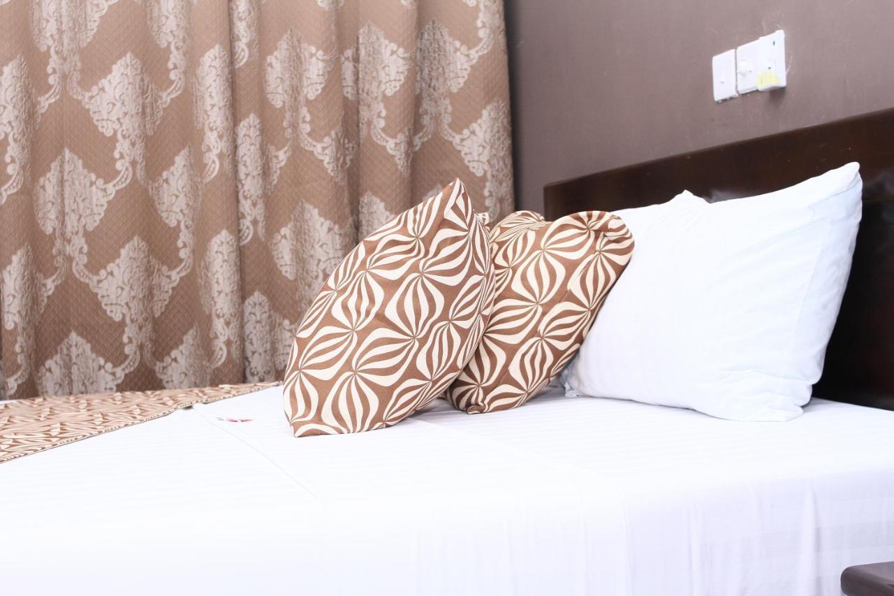 Plus 33 Hotel Nungua Bagian luar foto