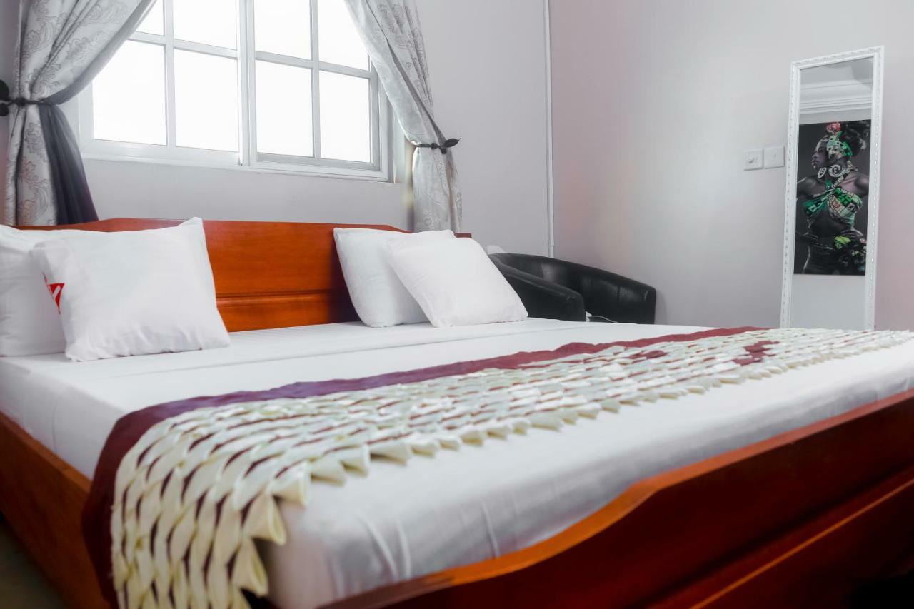 Plus 33 Hotel Nungua Bagian luar foto