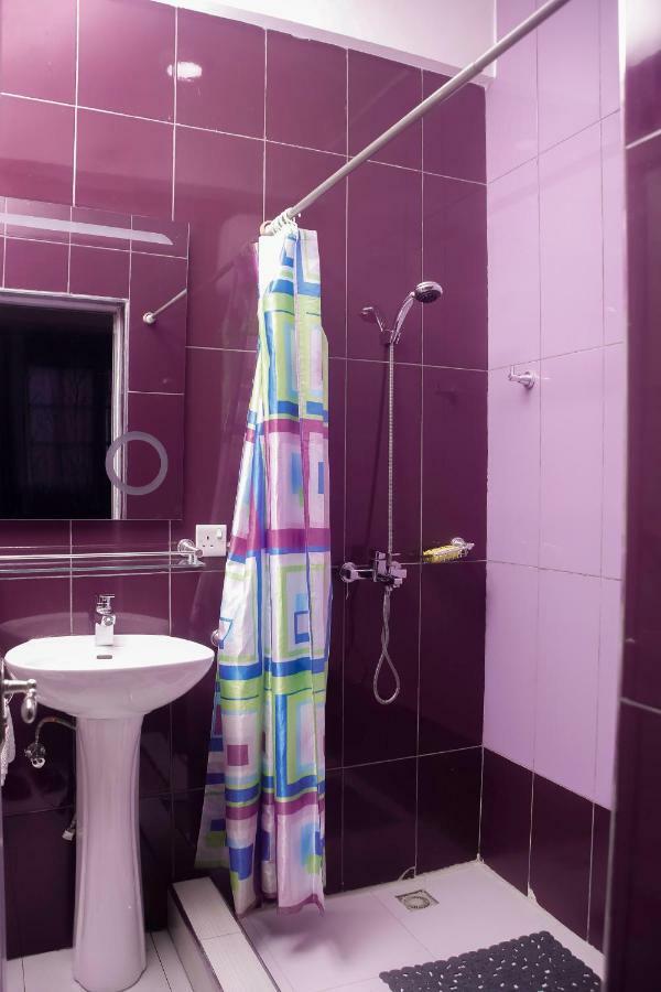 Plus 33 Hotel Nungua Bagian luar foto