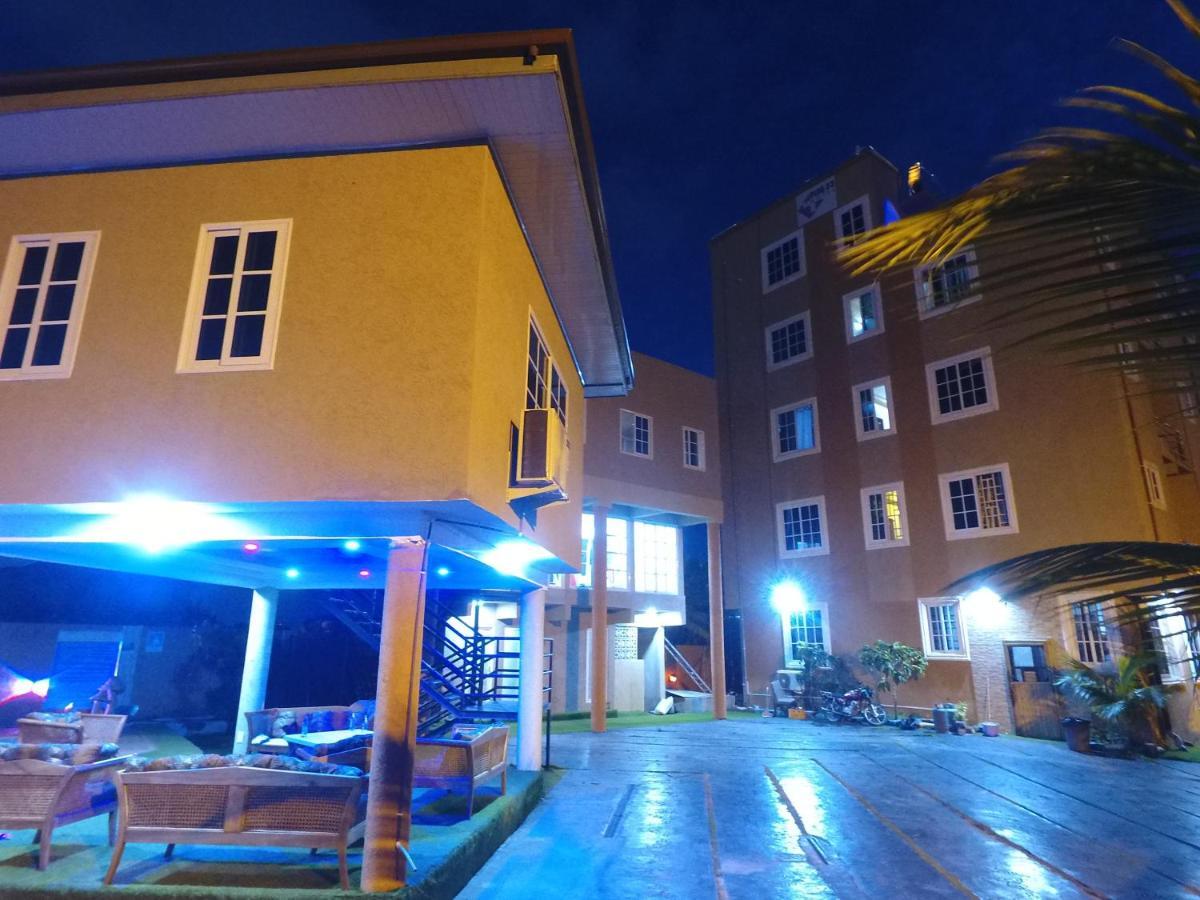 Plus 33 Hotel Nungua Bagian luar foto